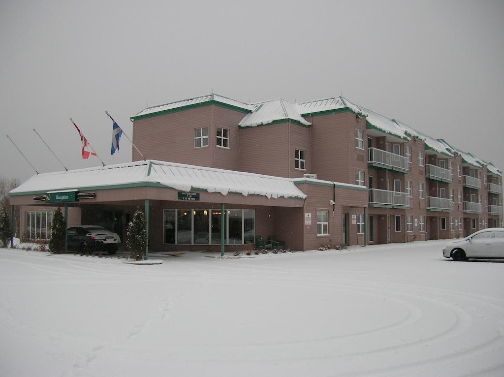 品质套房酒店 Sainte-Anne-de-Beaupré 外观 照片